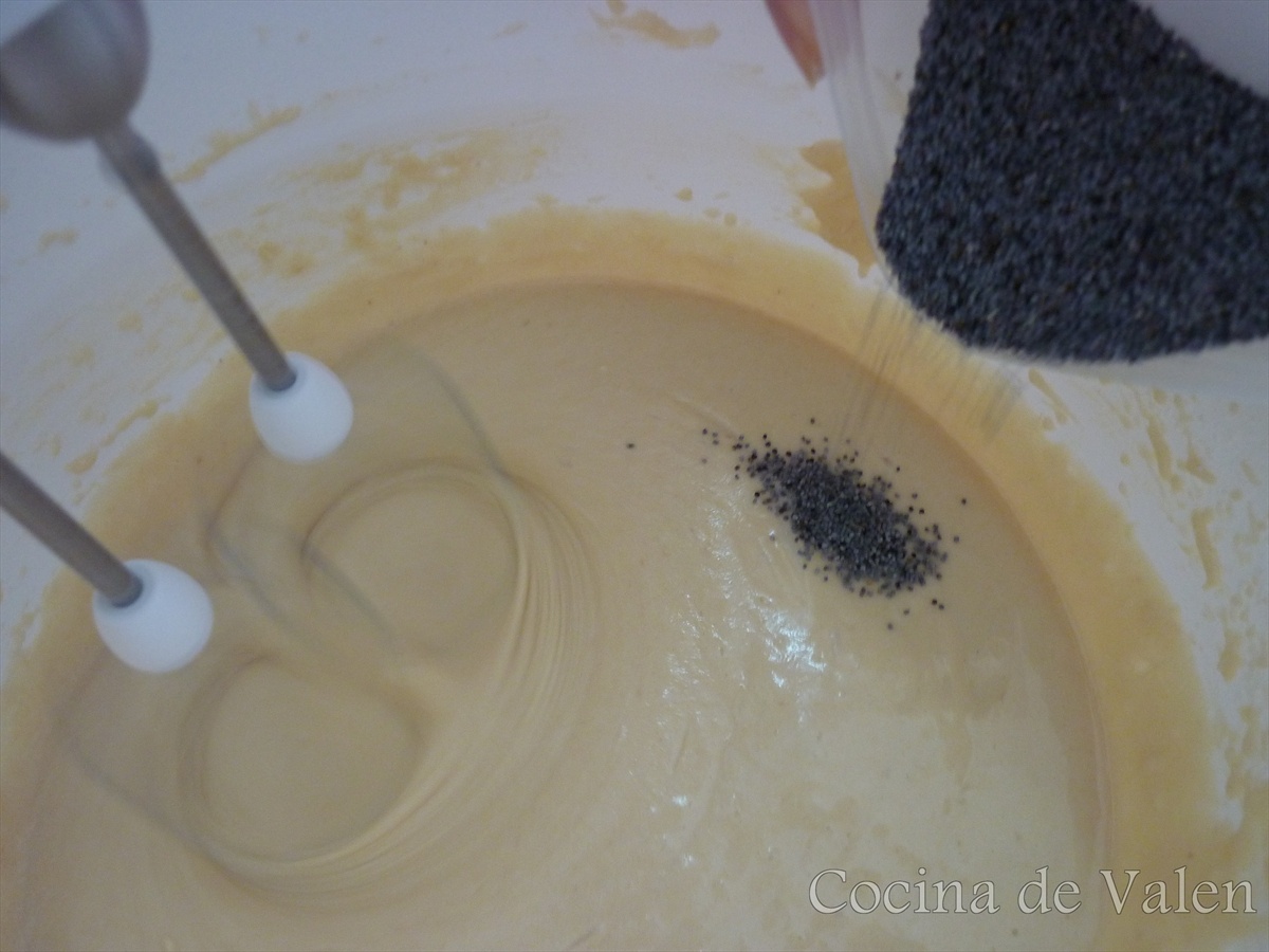 Bundt Cake de vainilla con semillas de amapola - Cocina de Valen