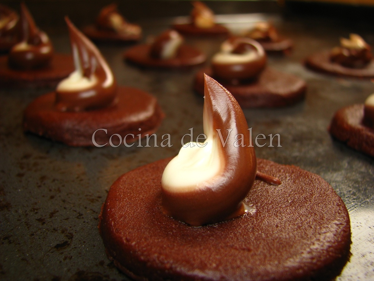 Galletas de Chocolate estilo Baiochi rellenas de nocilla - Cocina de Valen