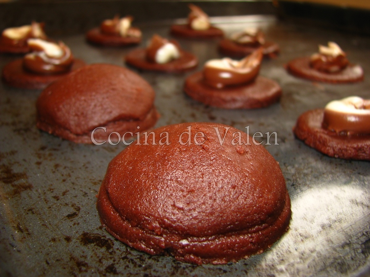 Galletas de Chocolate estilo Baiochi rellenas de nocilla - Cocina de Valen