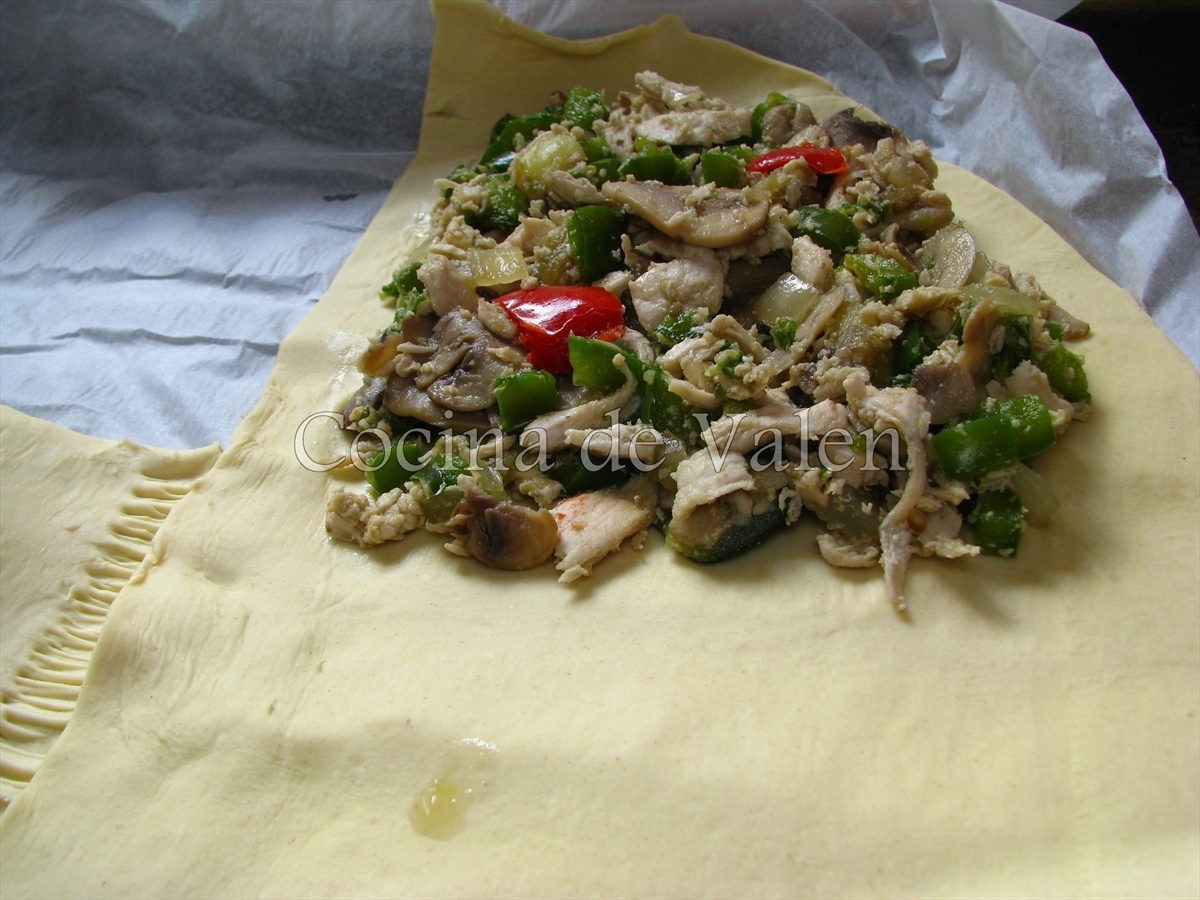 Empanada de Hojaldre rellena de pollo y verduras - Cocina de Valen