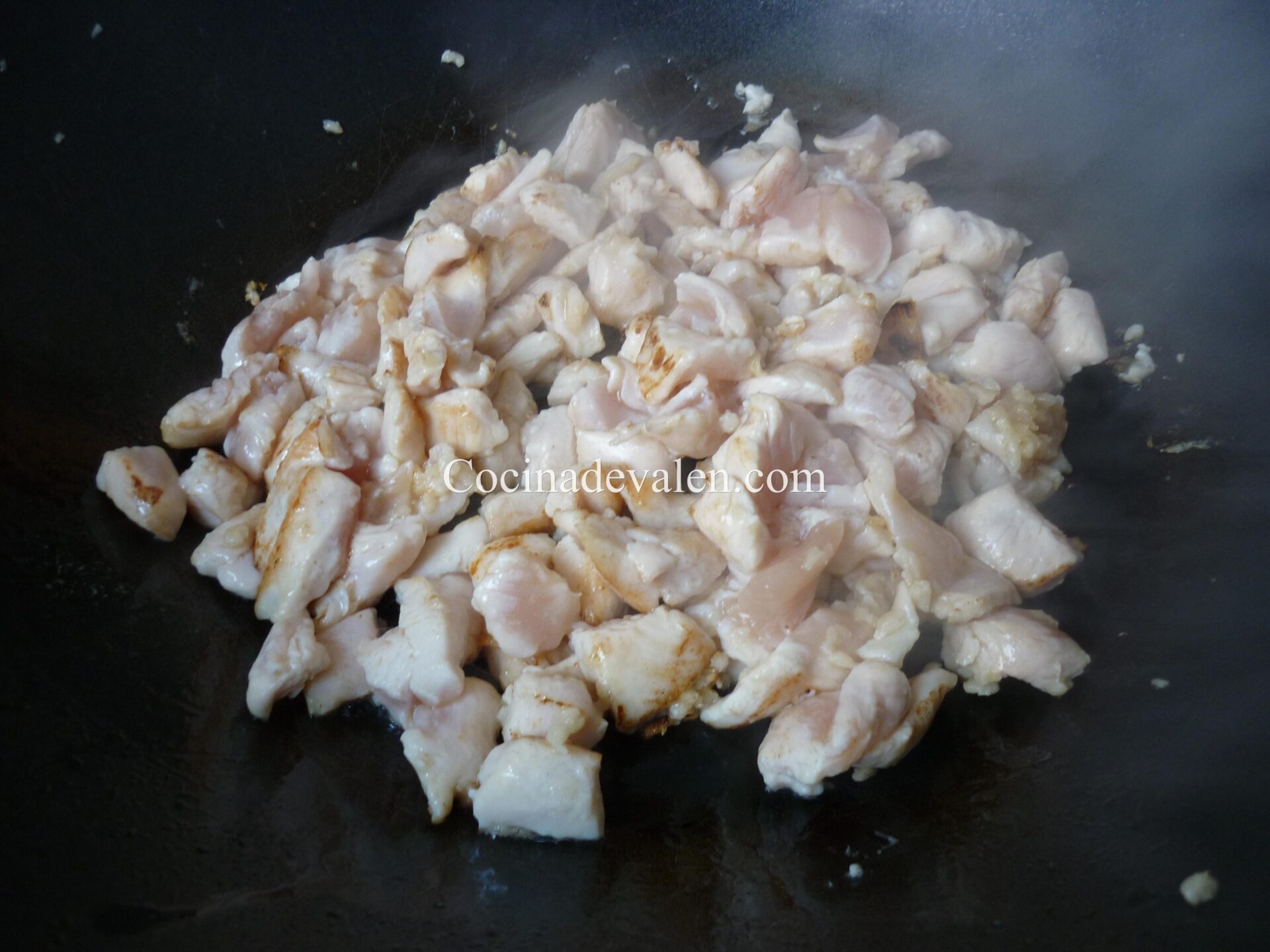 Arroz salteado con pollo, piña y anacardos - Cocina de Valen