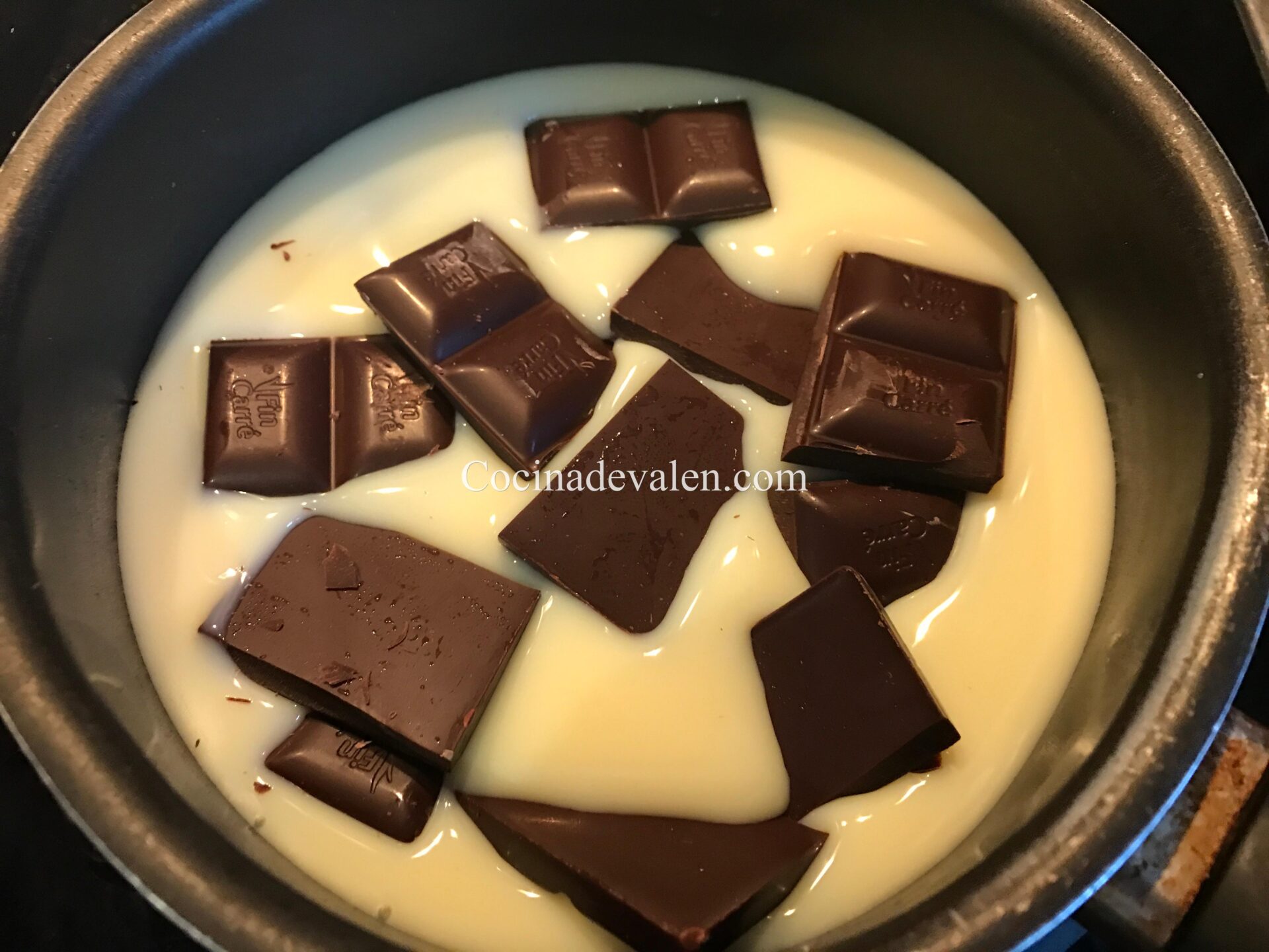 Bizcocho de chocolate muy jugoso - Cocina de Valen