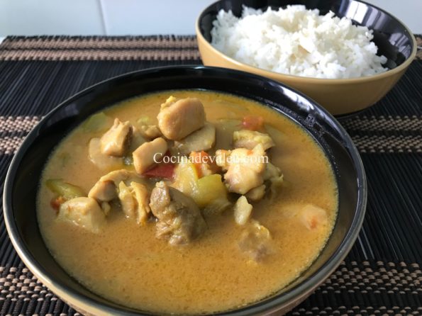 Pollo al curry amarillo